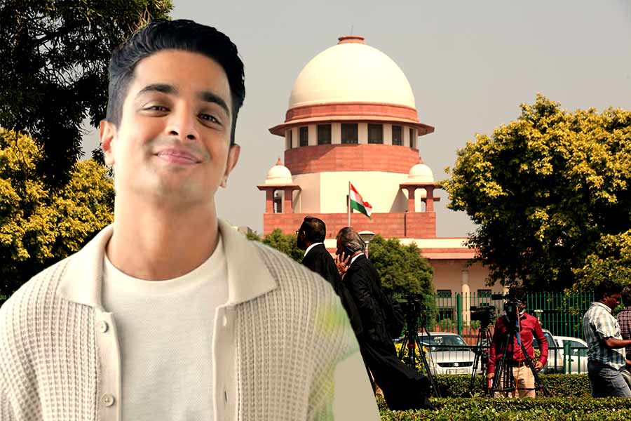 Supreme Court Allows Podcaster to Resume Shows with Conditions